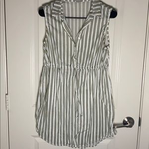 Dress sleeveless half button up
